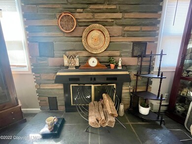 9075 Robinhood Dr, Kunkletown, PA 18058 - photo 7