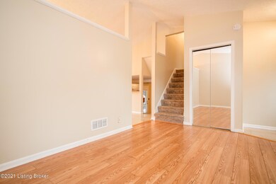 6912 Roseborough Ct, Louisville, KY 40228 - photo 5