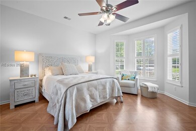 Beautiful LARGE guest bedroom with bay windows, wo