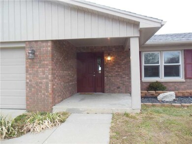 4710 Woodcrest Dr, Columbus, IN 47203 - photo 2