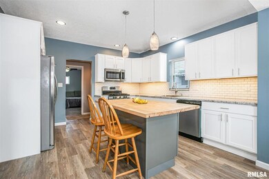 2422 Carey Ave, Davenport, IA 52803 - photo 3