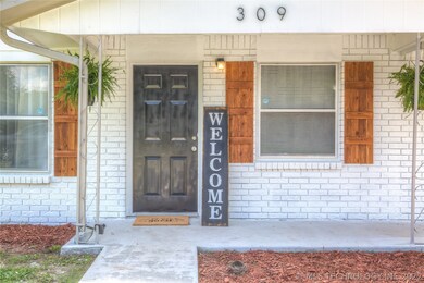 309 N Hickory Ln, Moore, OK 73160 - photo 2