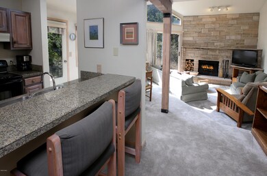 4352_spruce_way_unit_2_kitchen_living