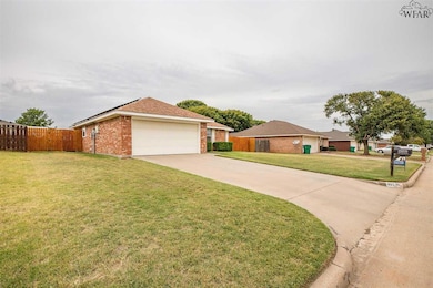 127 Garrett St, Burkburnett, TX 76354 - photo 2