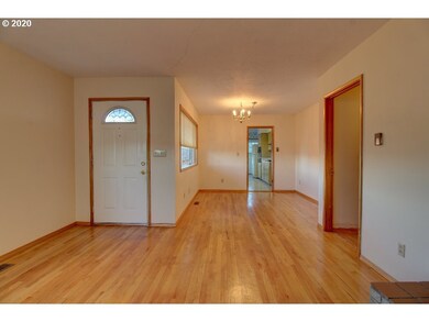 1654 E 19th St, the Dalles, OR 97058 - photo 3