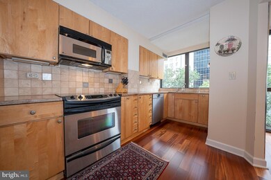 Independence Place unit 407H, Philadelphia, PA 19106 - photo 6