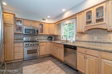 13-web-or-mls-15RollingHillsRd-13