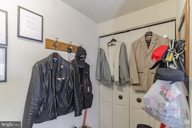 10214 Bushman Dr unit 101, Oakton, VA 22124 - photo 5