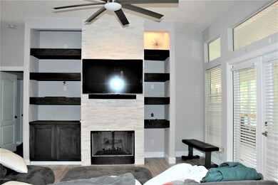 Ebb Tide 821 - 1 Built-in Bookshelves in