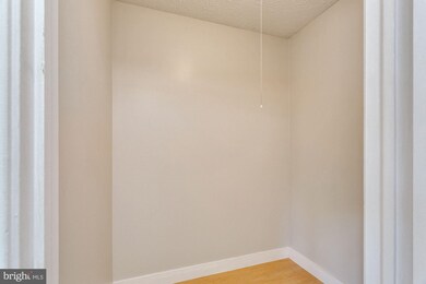 8911 Gutman Ct, Springfield, VA 22153 - photo 5