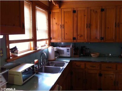 Kitchen - eat-in with door to rear yard