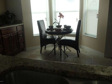 EAT-IN KITCHEN