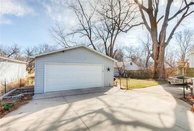 3405 50th St, Des Moines, IA 50310 - photo 3