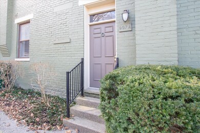 Direct entrance to unit.