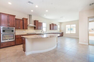 7) KITCHEN