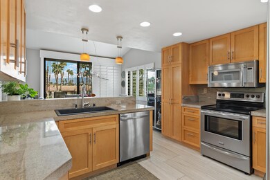 76694 Chyrsanthemum - Kitchen