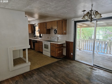 902 N Parkway Ave, Battle Ground, WA 98604 - photo 7