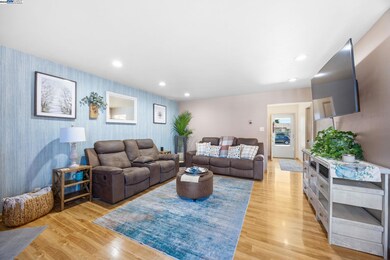 37792 Colfax Ct, Fremont, CA 94536 - photo 6