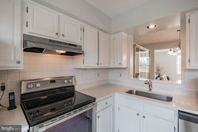 13303 Burkitts Rd, Fairfax, VA 22033 - photo 6