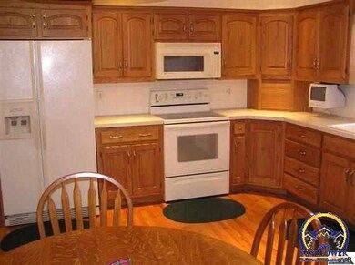 3520 SW Lincolnshire Rd, Topeka, KS 66614 - photo 2