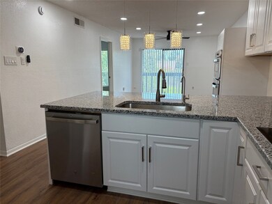 1516 Bay Area Blvd unit R4, Houston, TX 77058 - photo 3