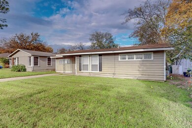 1114 Poindexter Ave, Cleburne, TX 76033 - photo 4