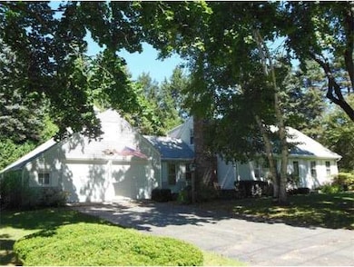 557 Dewey St, West Springfield, MA 01089 - photo 4