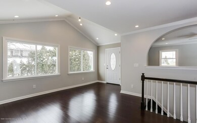 462 Slosson - Livingroom 1