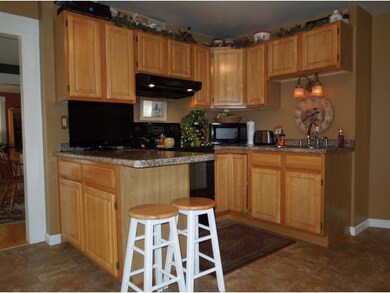 26 Madison St, Rutland, VT 05701 - photo 2