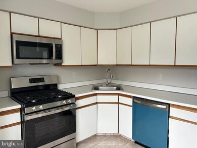 47 Geraldine Rd, East Windsor, NJ 08520 - photo 2