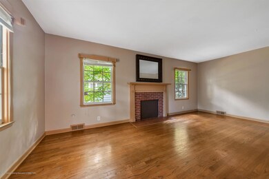 15-539 Charles St-WindowStill-Real-