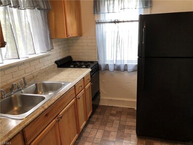 18620 Raymond St, Maple Heights, OH 44137 - photo 3