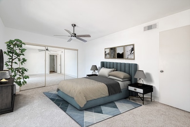 This room is virtually staged. Furniture is NOT in