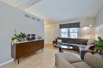 422 Byron Ct, Wheaton, IL 60187 - photo 7