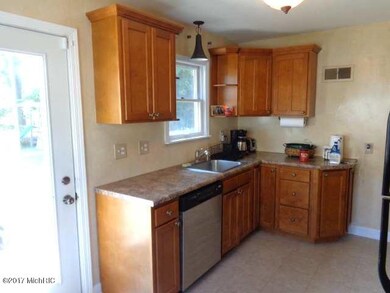 110 Beech St E, Three Oaks, MI 49128 - photo 4
