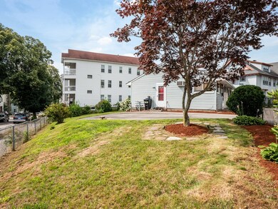 24 Holcombe St, Worcester, MA 01604 - photo 3