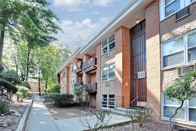 200 Kearsing Pkwy unit E, Monsey, NY 10952 - photo 2