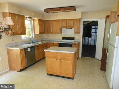 20835 Amber Hill Ct, Germantown, MD 20874 - photo 2