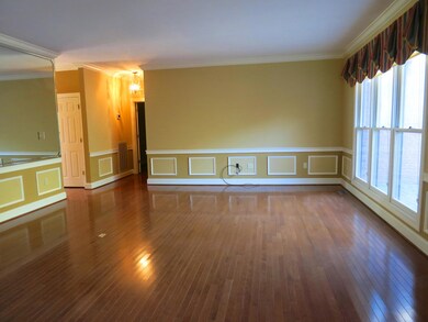Collins 932 Colonial Dr Family Rm
