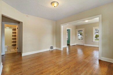 915 W Pacific Ave, Waukegan, IL 60085 - photo 5