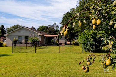 208 Beck St, Atmore, AL 36502 - photo 4