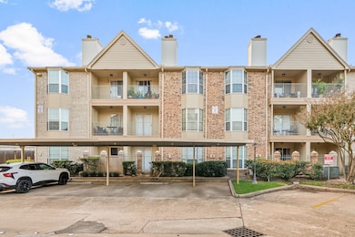 12550 Whittington Dr unit 811, Houston, TX 77077 - photo 2