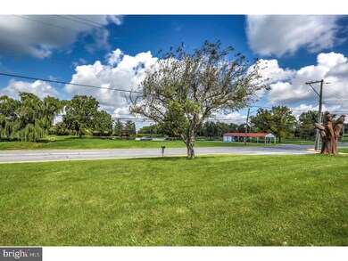 344 E Spruce St, New Holland, PA 17557 - photo 3