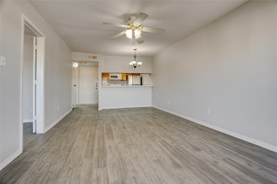 3015 Walnut Bend Ln unit 35, Houston, TX 77042 - photo 4