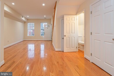 652 Newton Place NW unit 2, Washington, DC 20010 - photo 4