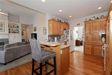 Kitchen with breakfast bar