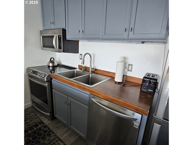 1000 SE Bay Blvd unit D-118, Newport, OR 97365 - photo 6