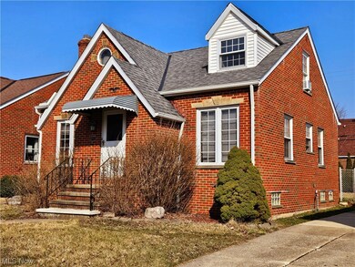 View of front of house featuring a front lawn