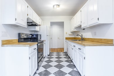 6 Tulip Tree Ln, Norwalk, CT 06851 - photo 3