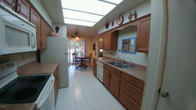 Eat-In Kitchen (3)
